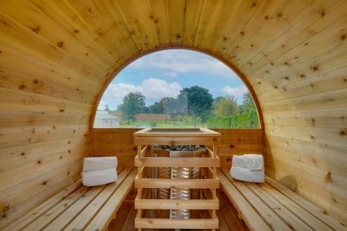 Mount Aetna House | Nature Haven Pond,Pool and Hot Tub