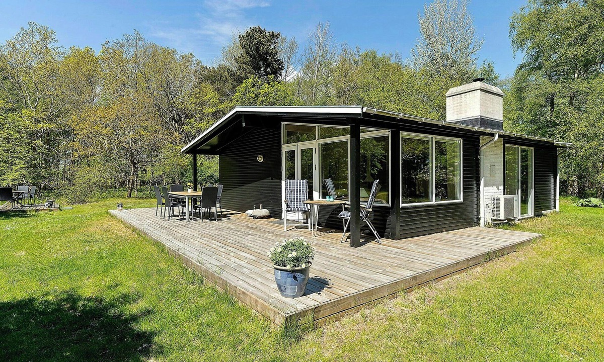 Stege House | Nature-immersed cottage by Camønoen on Møn