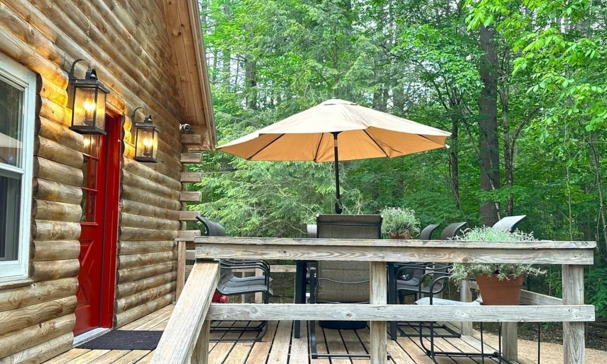 North Creek Cabin | Nature Lodge w/Large Hot Tub, Firepit, Fireplace,5mns to Gore Mountain!