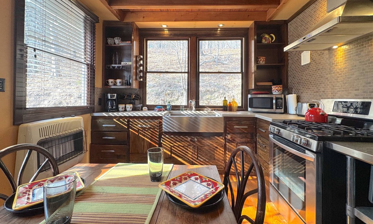 Eureka Springs Historic District Cottage | Nature Lovers Cottage