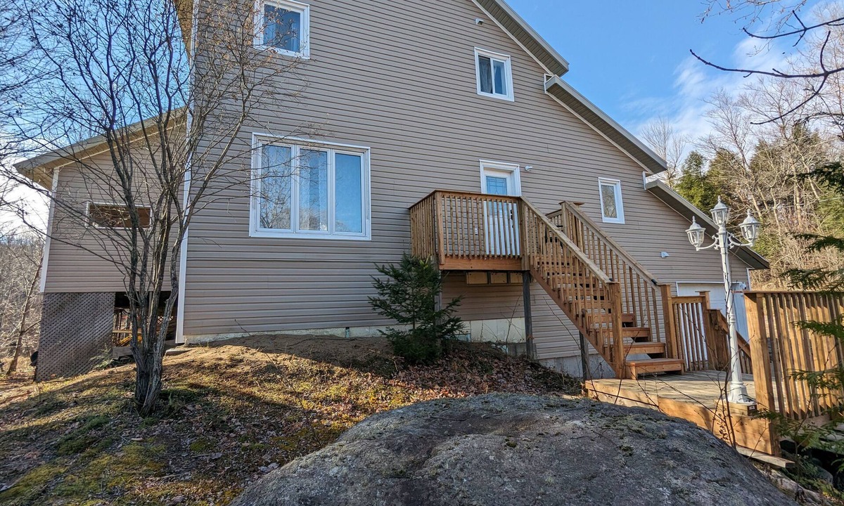Pine Hill Ski Chalet | Nature lovers paradise in Lac-Louisa