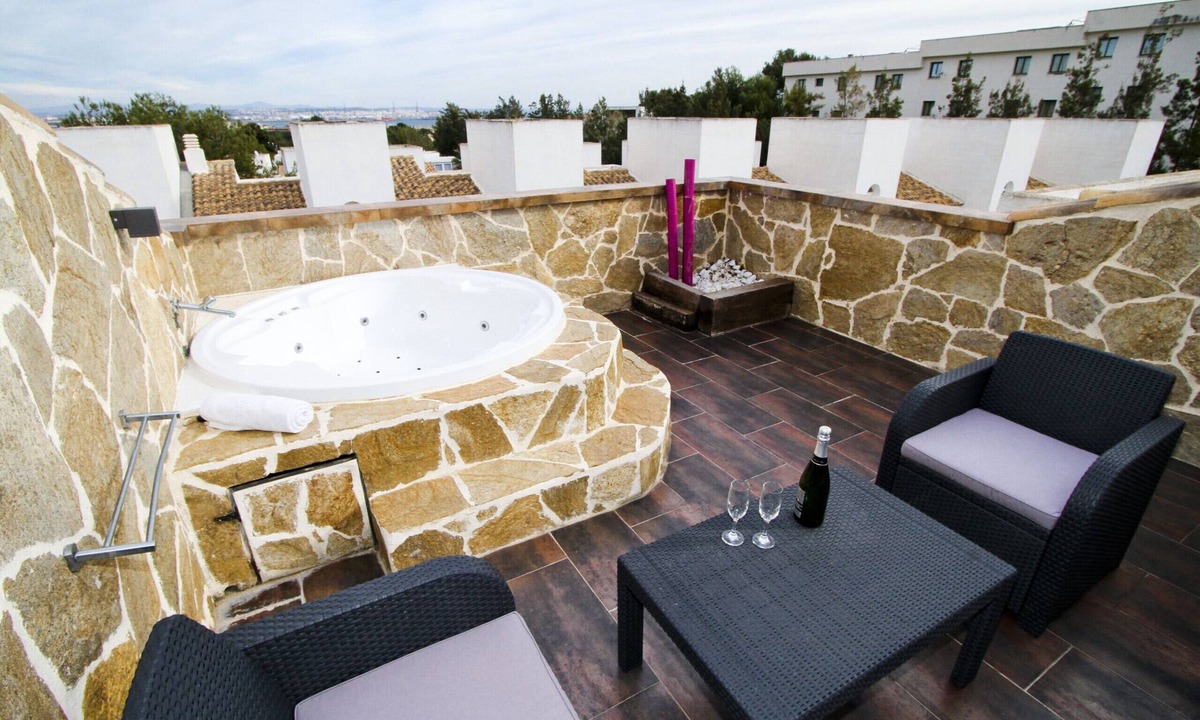 Cap de Salou Ski Chalet | NATURE PLUS 2 - Barbecue - Jacuzzi - Pool