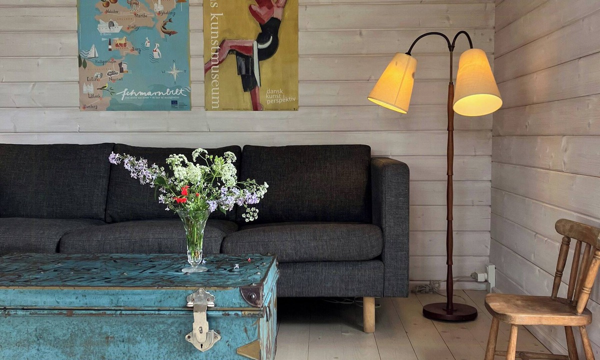 Sandvig House | Nature-rich summer house with wild garden