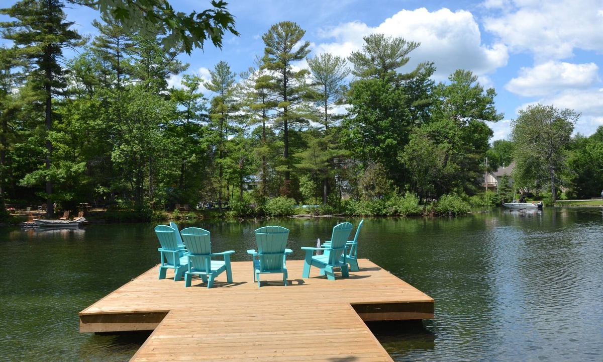 Rama Cottage | Nature's Cottage Washago - Beautiful Private Waterfront property with Hot Tub