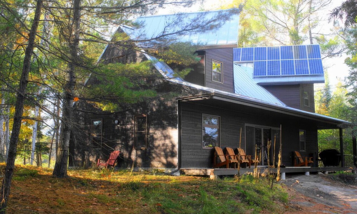 Irondale House | Nature's Embrace: Your Private Retreat
