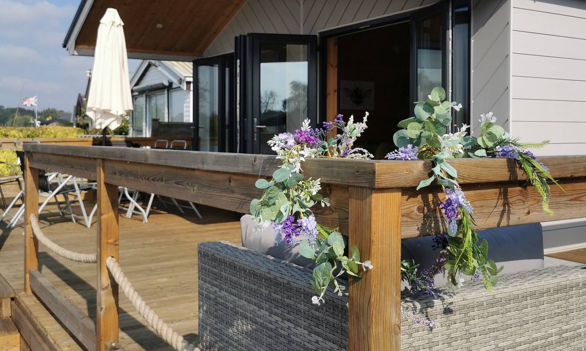 Brundall Cottage | Nature's Nook - Norfolk Broads