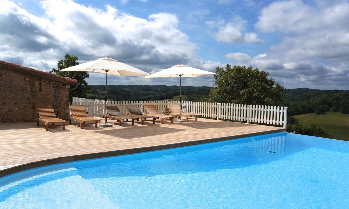 Manzac-sur-Vern House | Nature's only environment