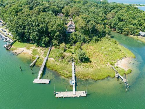 Mattituck House | Nature's Paradise: Private Dock & Water Views