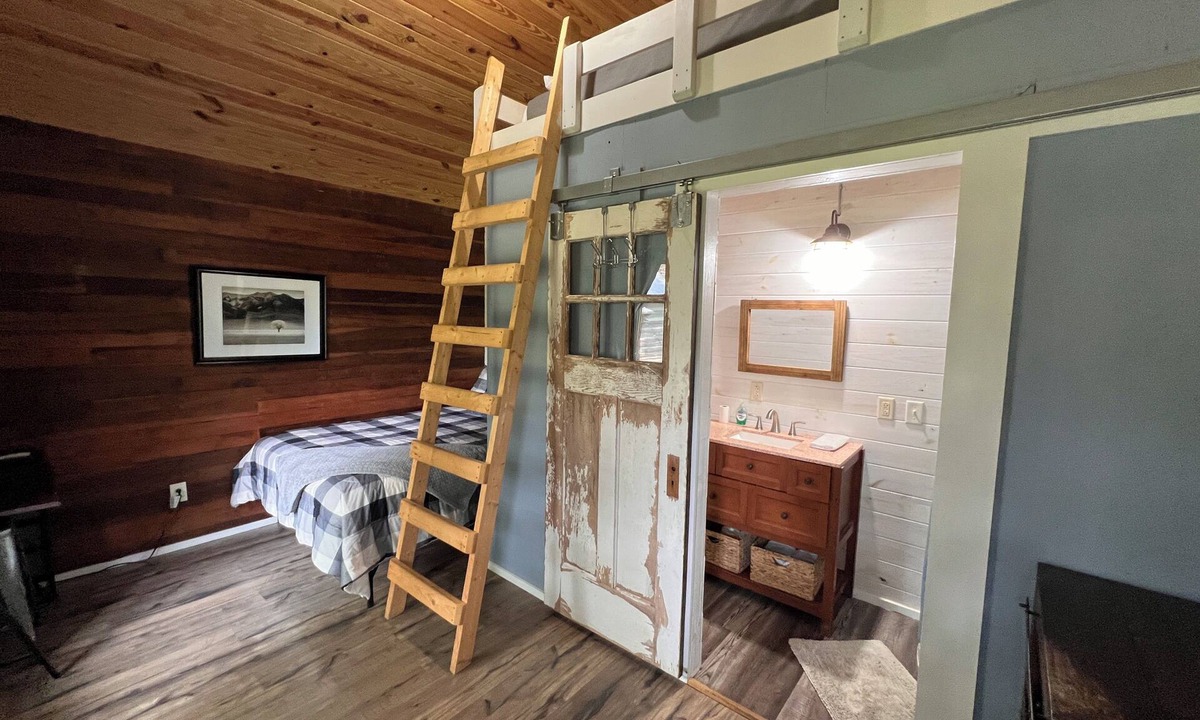 Fayetteville Cabin | Nature's Tiny Riverside Hideaway