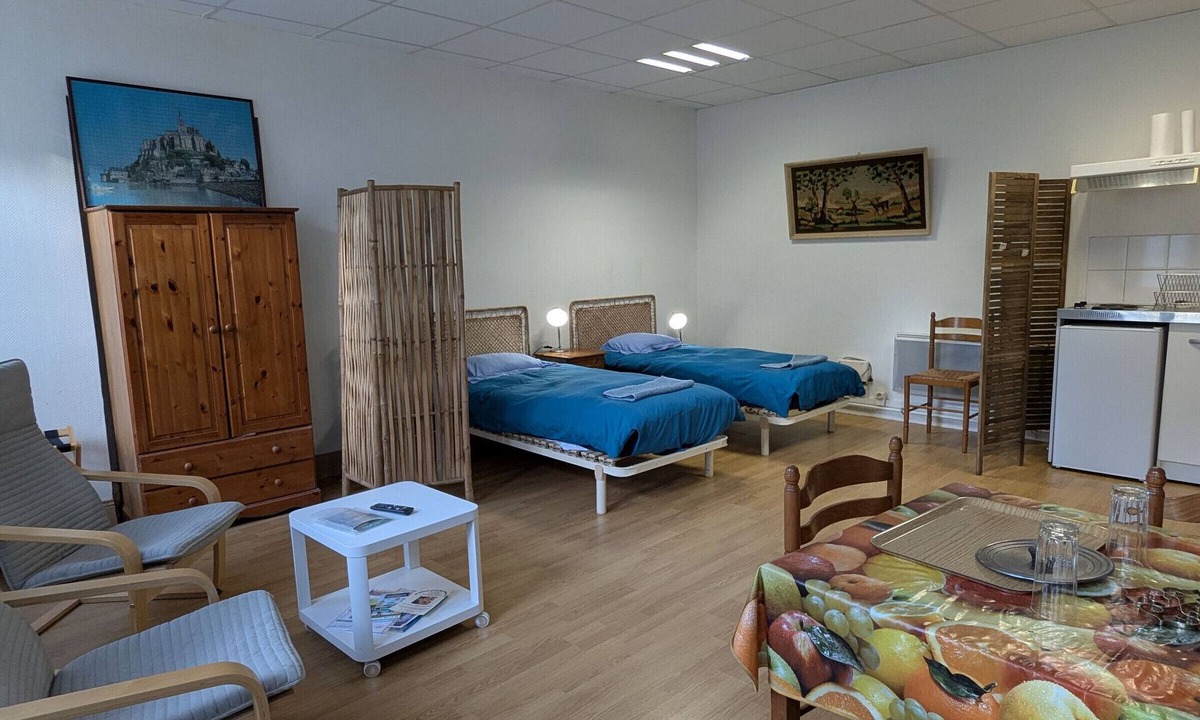 Bucy-Saint-Liphard Cottage | Nature stay near Orleans with animals and pond