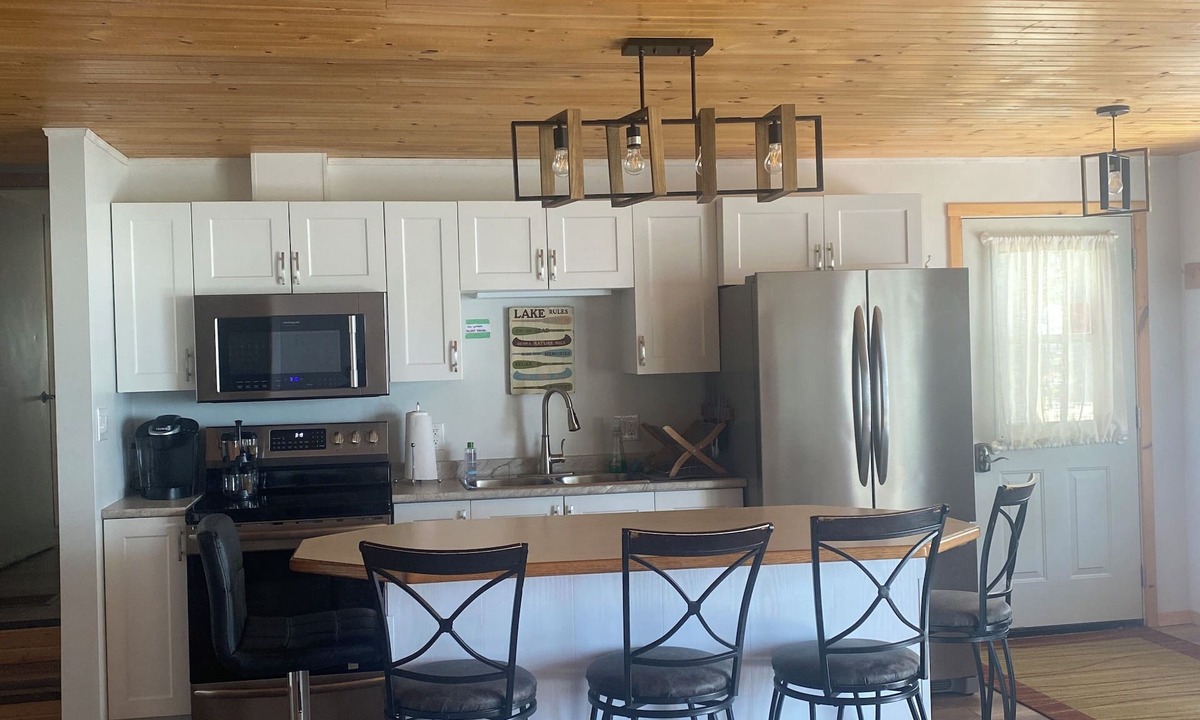 Kingsville Cottage | "Nature Wakes, You Rest". Never pay a cleaning fee!