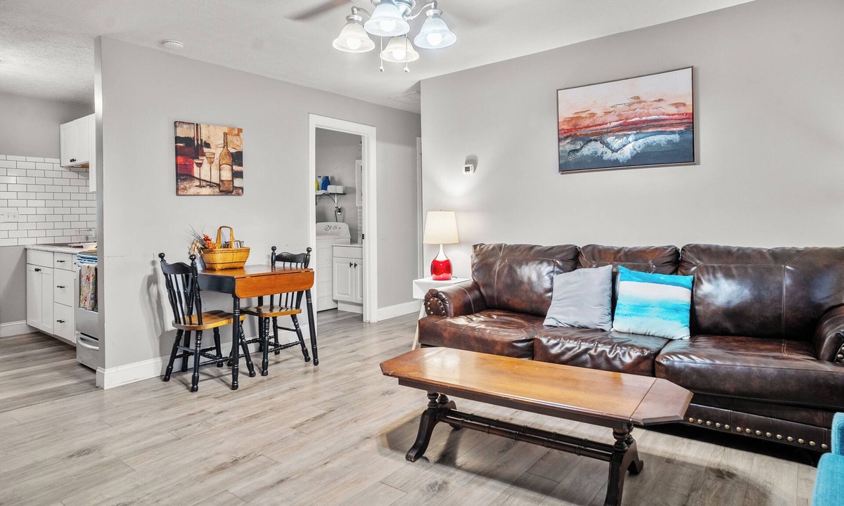 Stanton House | Nature’s Nook l Cozy 2BR l 15 min to RRG l WI-FI