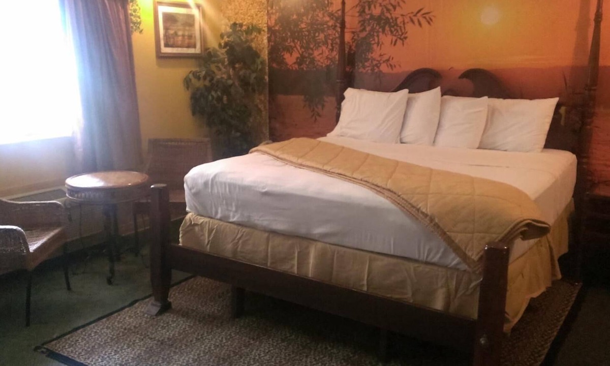 Naugatuck Hotel | Naugatuck Motor Lodge