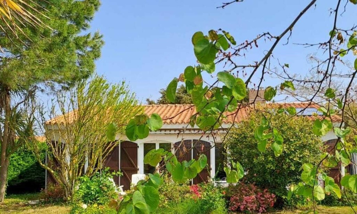 Bourgenay House | Nausicaa, House with enclosed garden