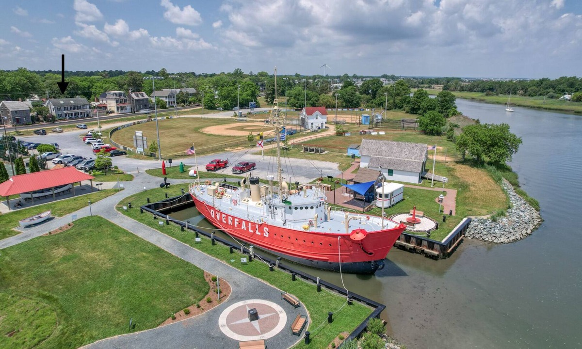 Historic District House | Nautical Soul, Modern Comfort: Canalfront Park Living in Heart of Historic Lewes