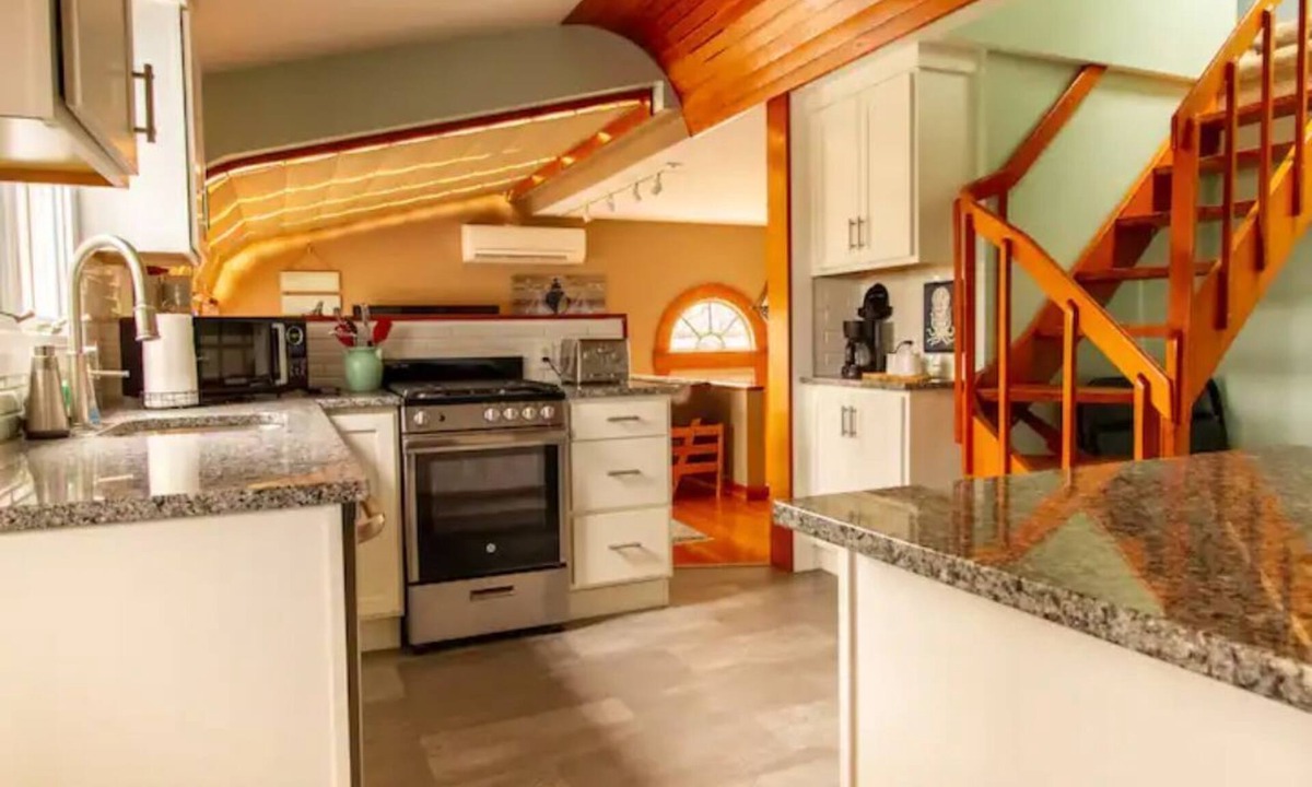 Bristol Apartment | Nautically themed apartment with Ocean View