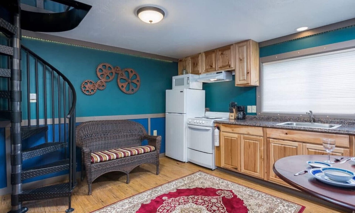 Lincoln City Apartment | Nautilus - Cute beach lodging, kitchen, fireplace