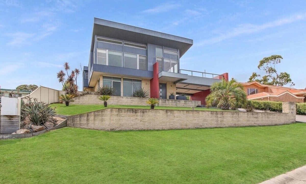 Lakes Entrance House | Nautilus | Modern Lakeside Escape