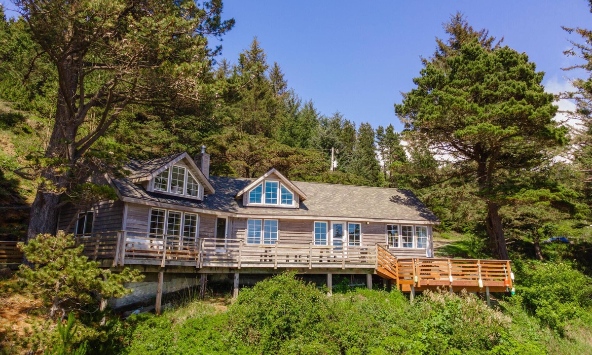 Brookings House | Nautilus - Oceanfront Nantucket Style Home