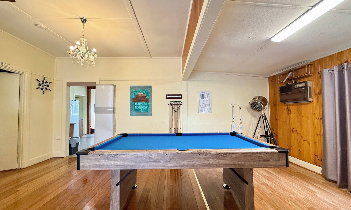 Rosebud House | Nautique: Rustic & Charming, Walk 2 Beach & Shops