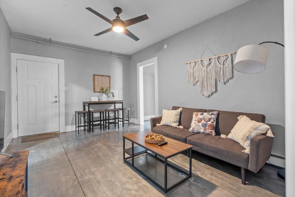 Sherman Hill Apartment | Navarre Apartments