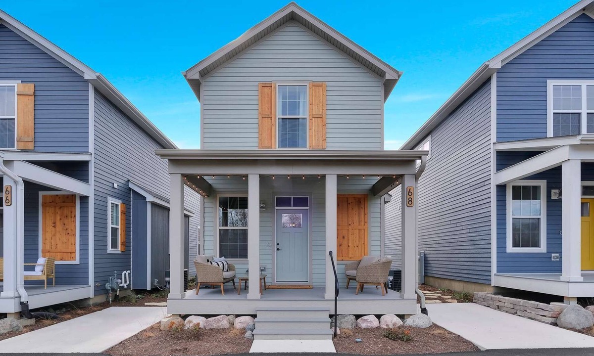 Ottawa House | Navvy Town Neighborhood at Heritage Harbor