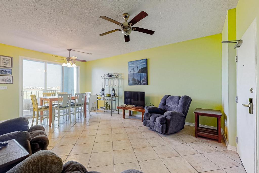 Fort Morgan Hotel | Navy Cove Harbor 1209