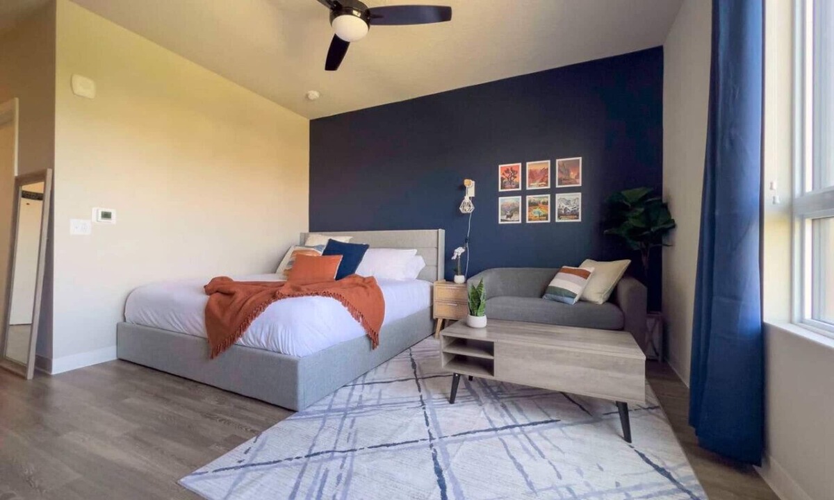 Boise Apartment | Navy Nights & Scenic Feels | Sleek Studio Stay