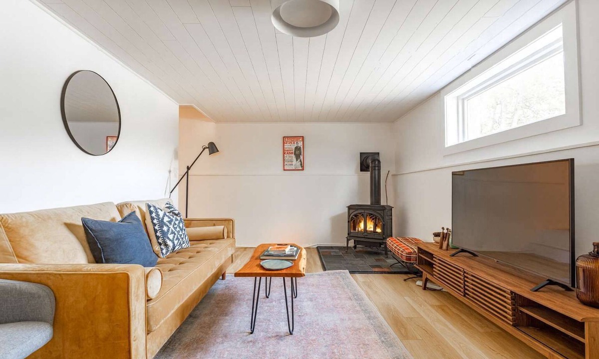 Hollowville House | Navywood: Scandi | Peaceful | Red Hook/Rhinebeck