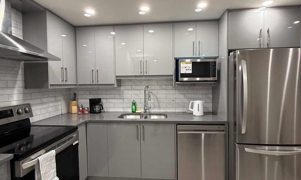 Calgary House | nCozy guest suite, walking trails