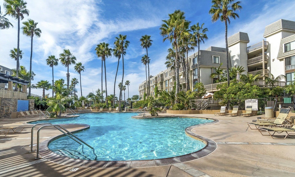 Townsite Condo | NCV B-212 Affordable Beachfront Resort Heated Pool