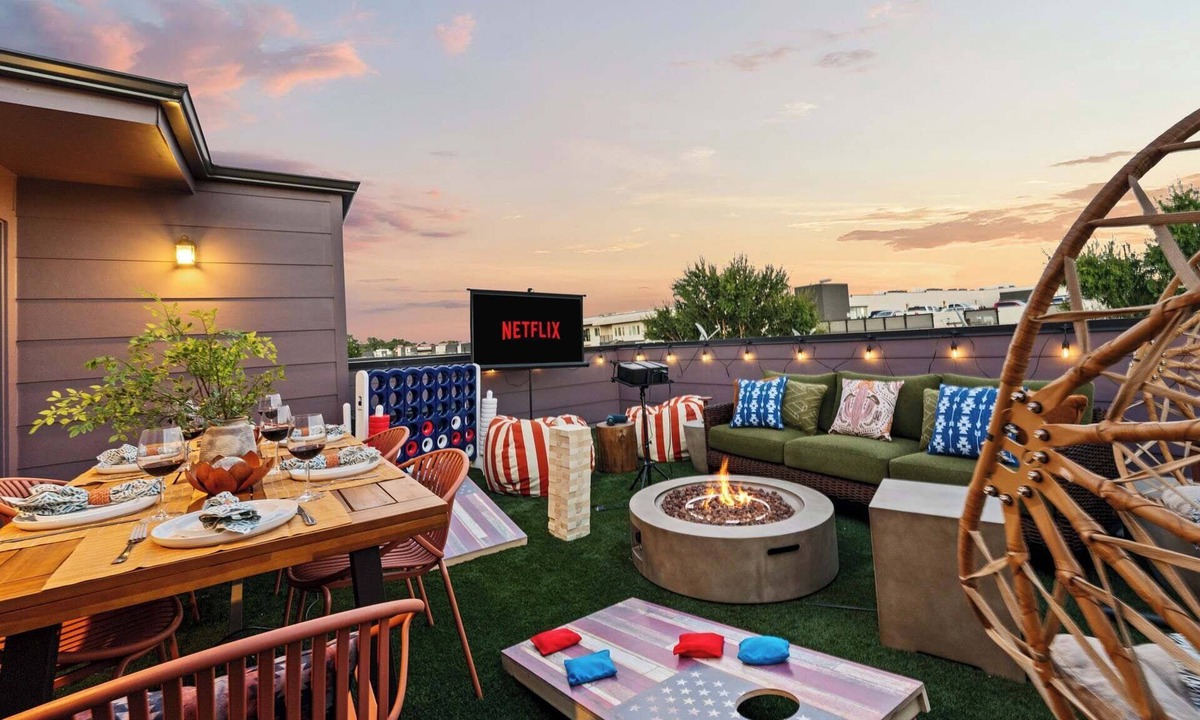 Old East Dallas House | nDallas Desert Dreams ⎸Rooftop~Cinema~Fire Table~Insta Photo Ops