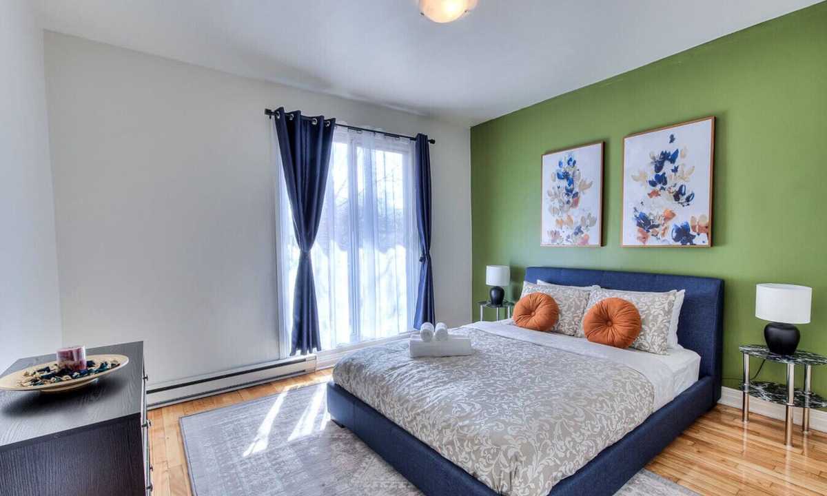 Cote-Des-Neiges—Notre-Dame-De-Grace Apartment | NDG & Montreal getaway