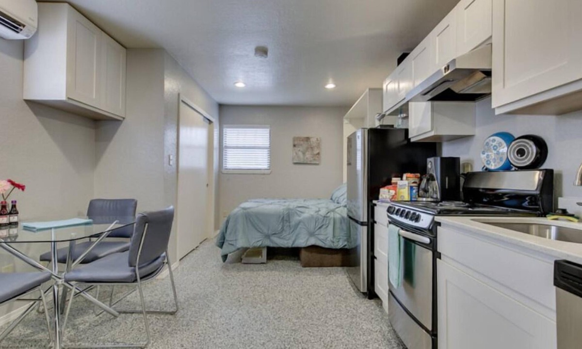 Business District Apartment | [NE 5th G]Near to OUHSC Hospitals-Garage Studio, In a newly renovated house.
