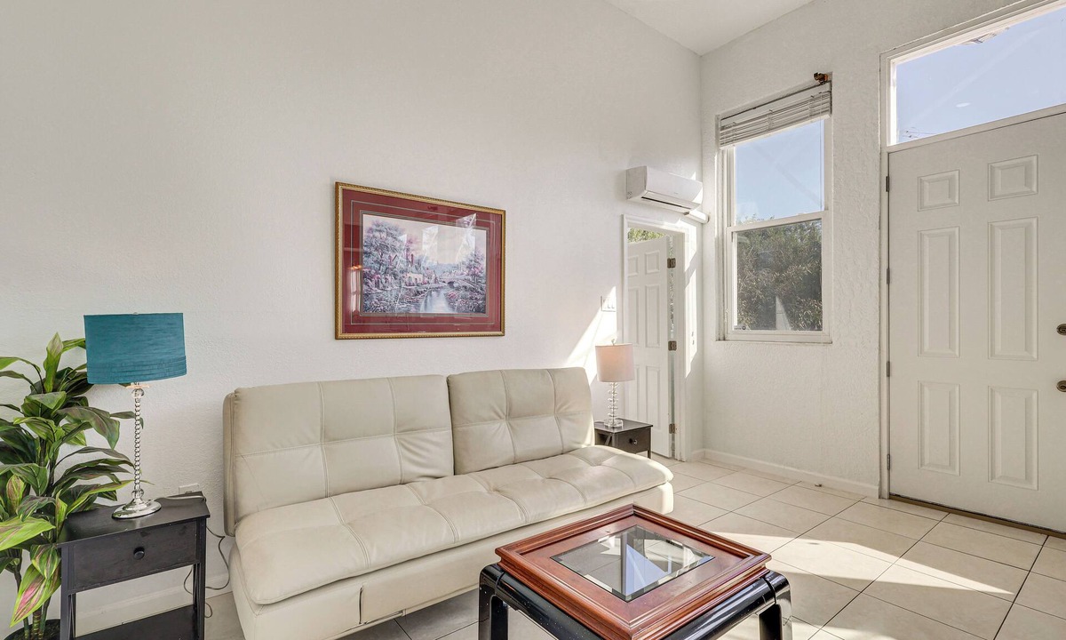 Ruskin Apartment | Near Apollo Beach! Bright Apt w/Essentials