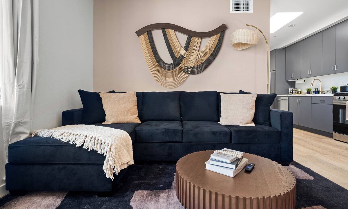 Roseville - Fleet Ridge Apartment | Near Beach & Airport w/King Bed, EV Charger, Free Parking