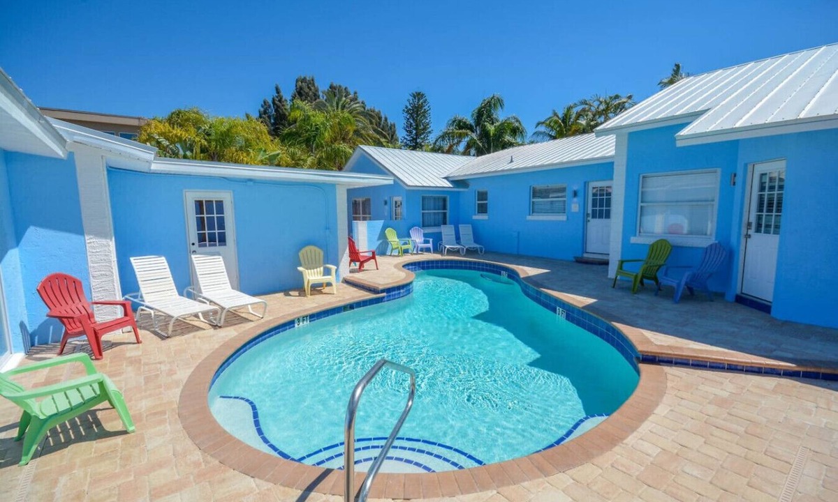 Siesta Key Hotel | Near beach. Daily rentals. Villa 1, Pool. King bed