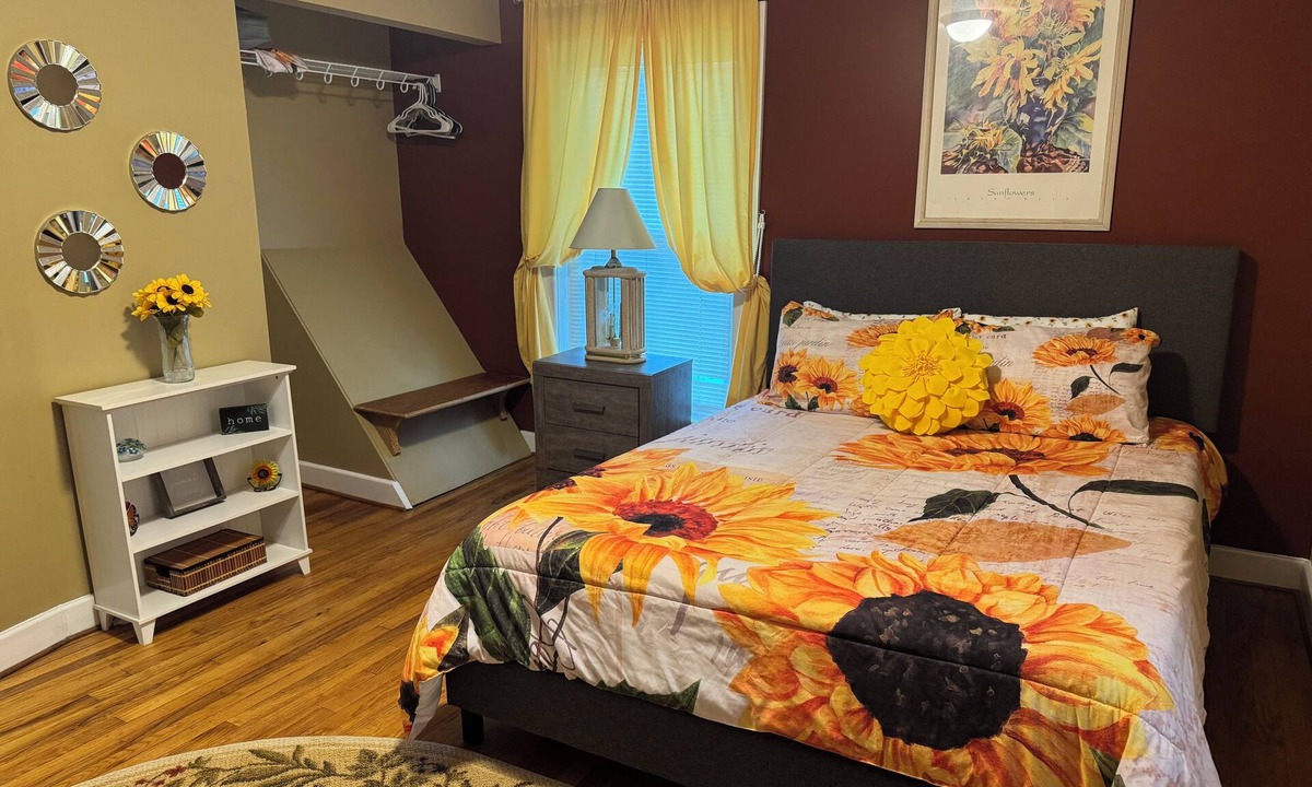 Oswego Apartment | NEAR BEAUTIFUL LAKE ONTARIO AND DOWNTOWN