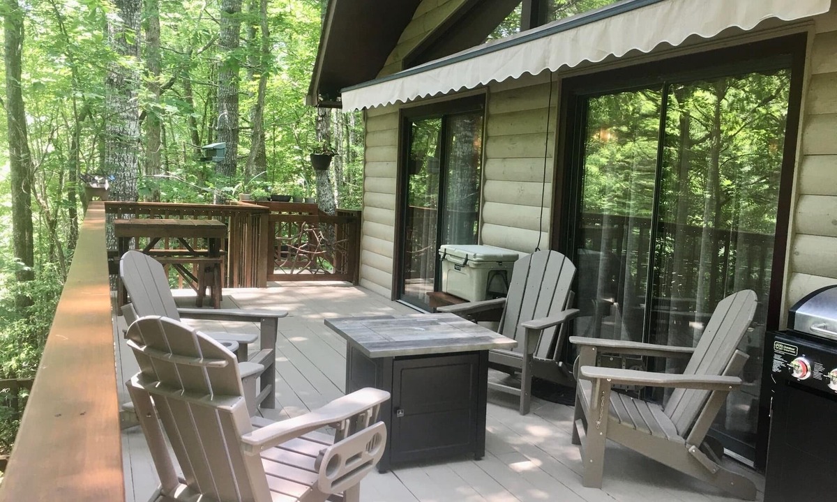 Almond Cabin | Near Bryson, Fontana, Pets Ok, outdoor dining, grill, Fire pit, and gated deck