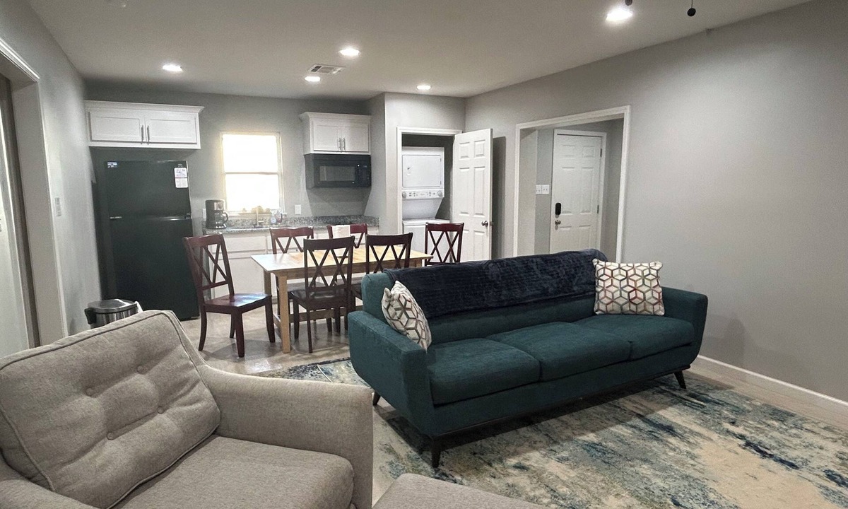 Lafayette House | Near CajunDome/Field & ULL, Downtown