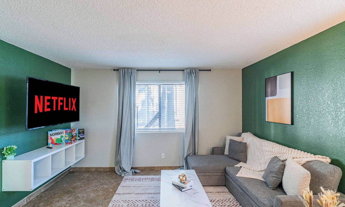 Cox Heights Apartment | Near Casino Pool, Gym, Balcony, Parking, Washer Dryer
