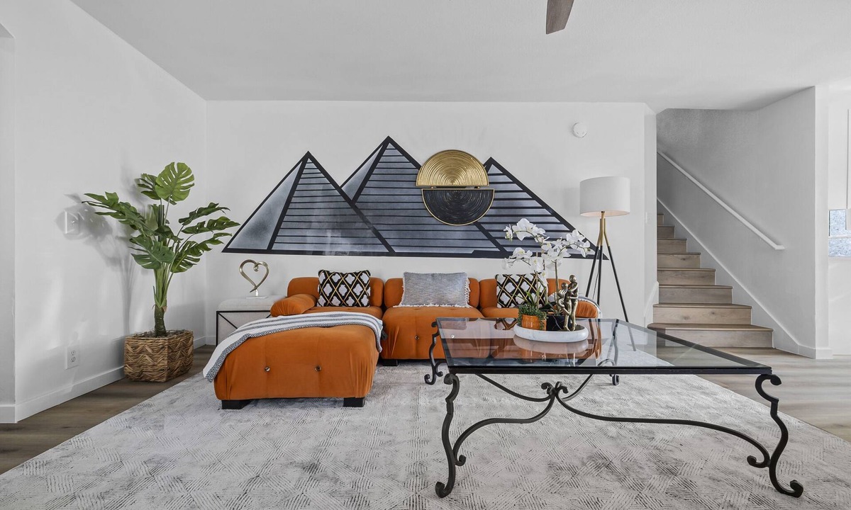 Del Valle House | Near CTOA: Spacious Stylish and Comfort Retreat