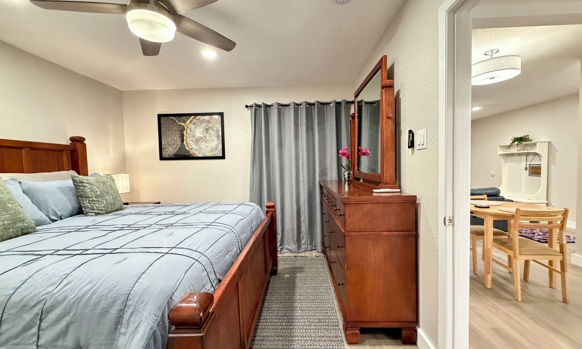 Oak Lawn Condo | Near Dallas Market Center & Walk to Vibrant Cedar Springs Strip
