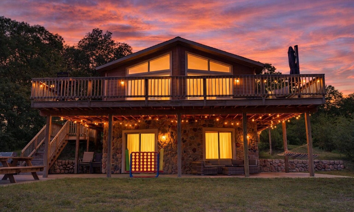 Wisconsin Dells House | Near Dells Game Room Fire Pit Sunset Deck