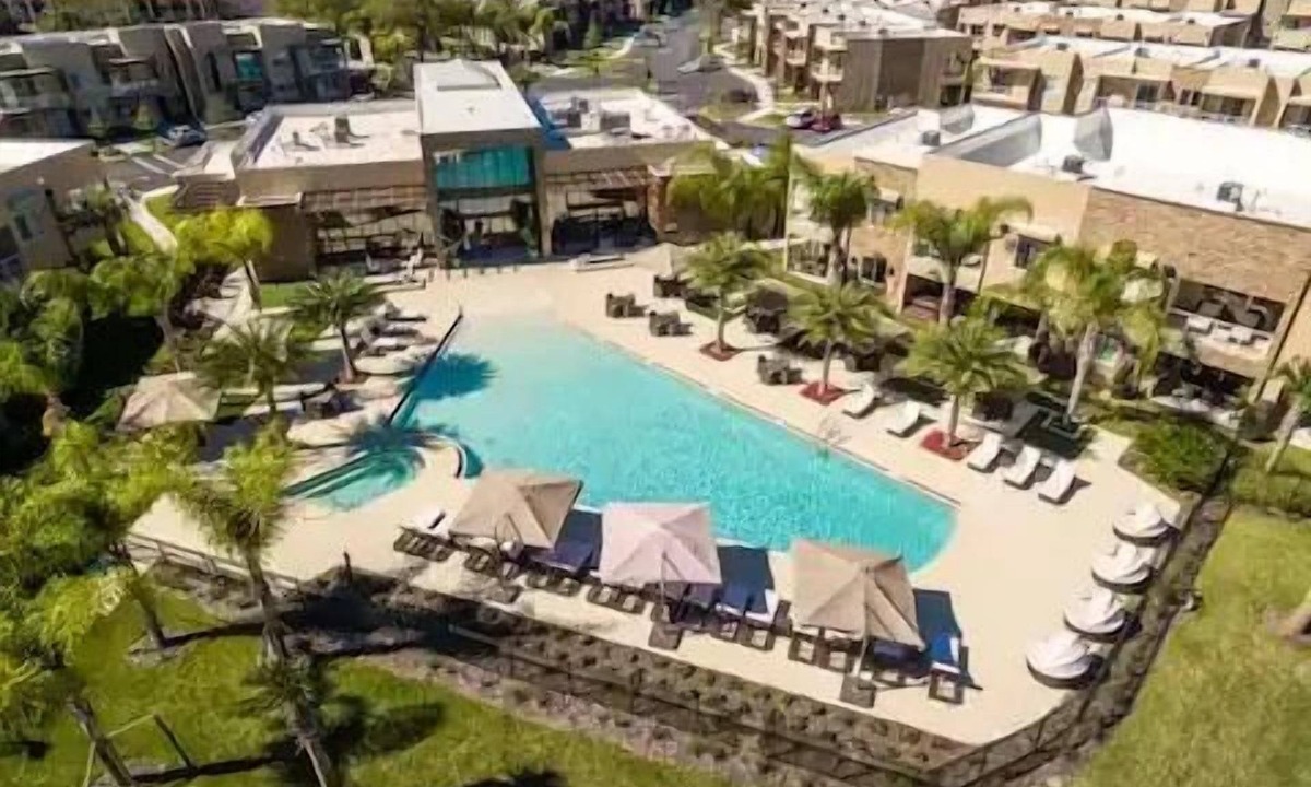 Florida Central Atlantic Coast Villa | Near Disney/Entire Home/Free Parking/Wi-Fi/BBQ Grill/Heated Shared Pool