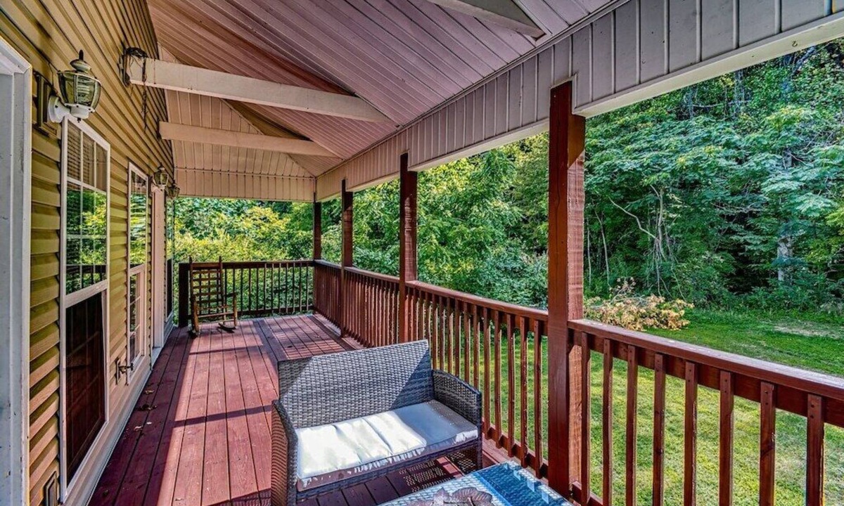Pigeon Forge Ski Chalet | Near Dollywood & Splash Country 10 min, The Island, 5 min Seasonal Pool