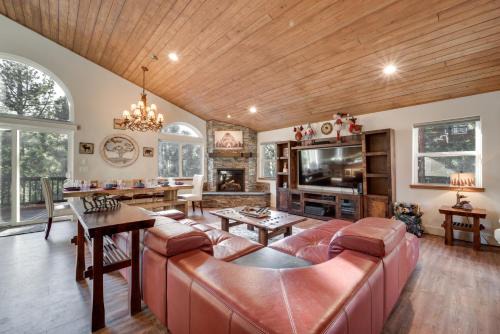 Truckee House | Near Downhill Ski Resort! Hot Tub Haven in Truckee