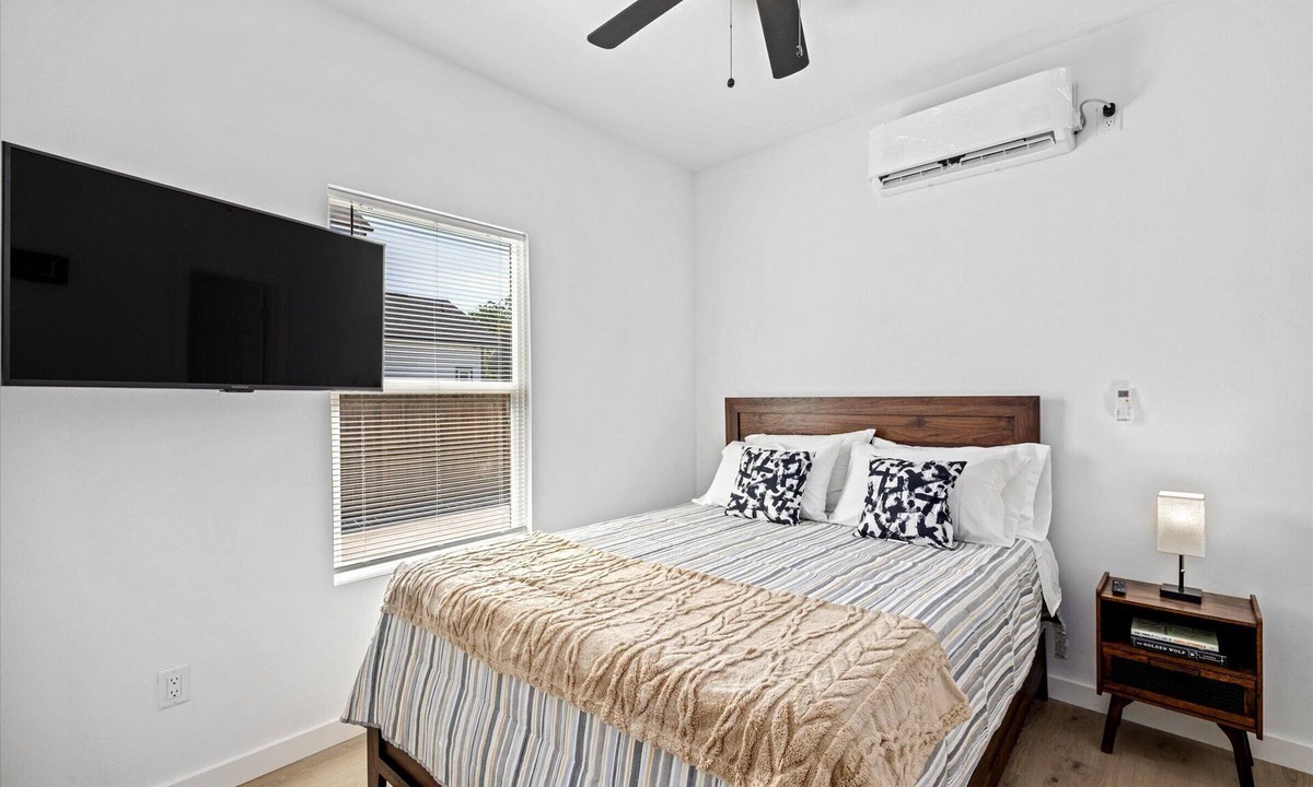 Northside Apartment | Near Downtown - Pet-Friendly 1BR |Wi-Fi | Free Parking newly renovated