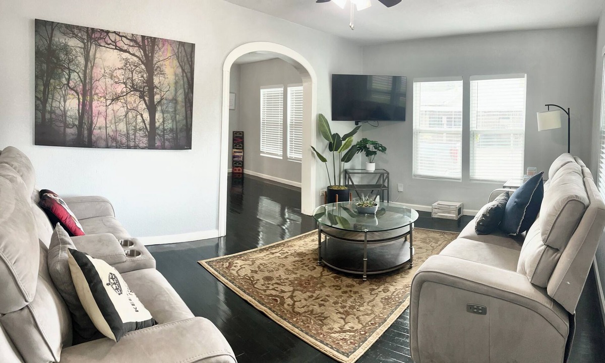 Highland Park House | Near Dwntwn huge yard & pool