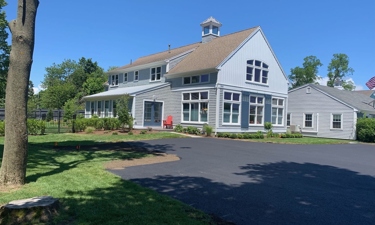 Teaticket House | Near Falmouth Heights Beach. Great for large groups! Create Cape Cod memories !